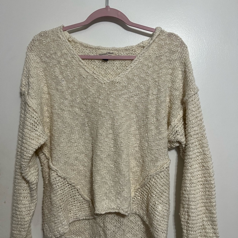 Universal Thread Cream V-Neck Sweater